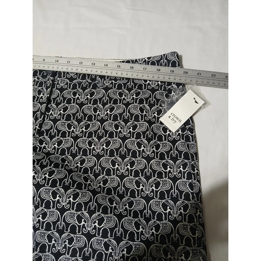 Crown & Ivy Navy White Elephant Print Shorts Womens 16 Essentials Preppy Summer